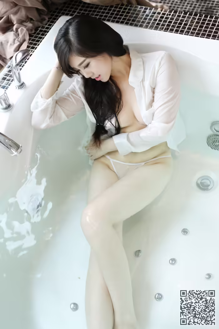 性感少妇、沐若昕、湿身写真、乳沟