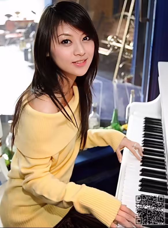 钢琴、美女