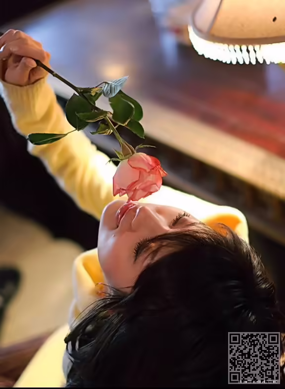 钢琴、美女