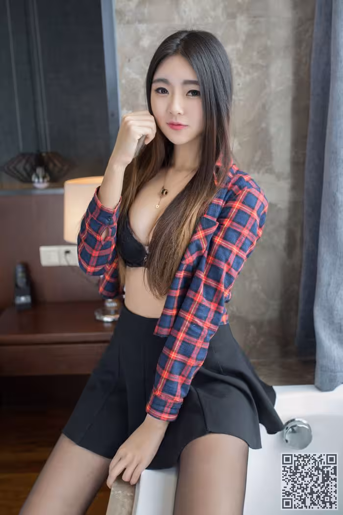 丁裤美眉可乐薄纱遮胸诱惑不可挡