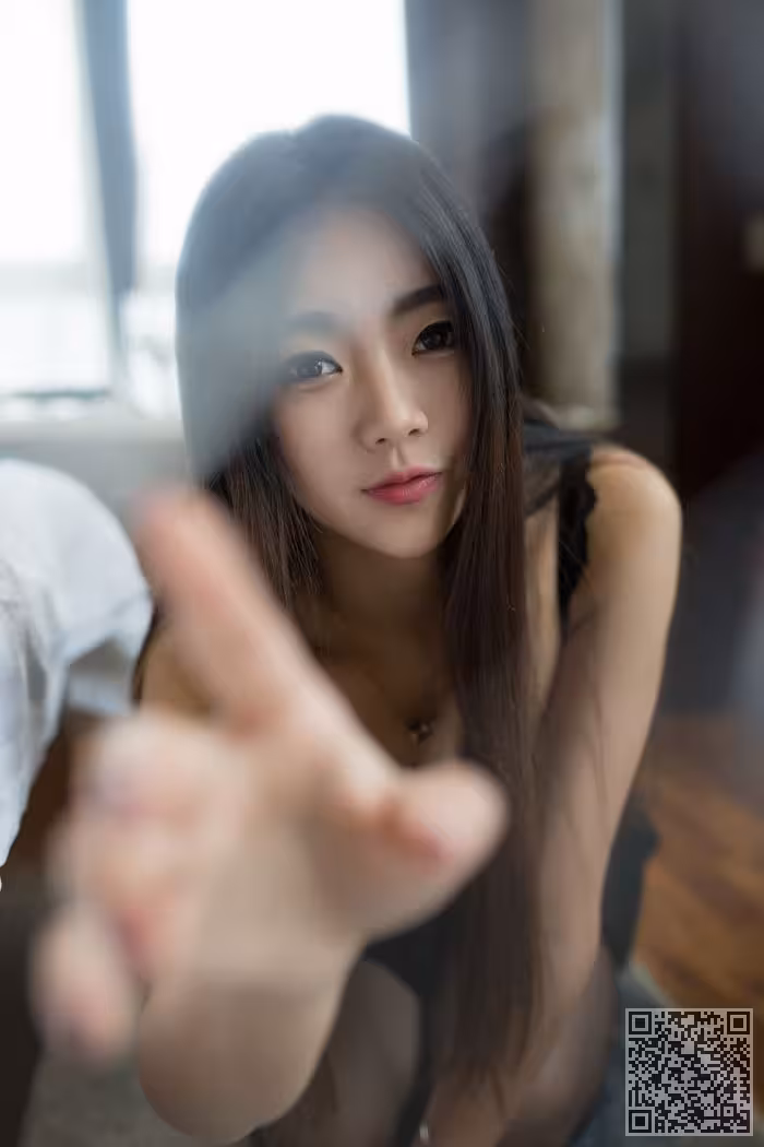 丁裤美眉可乐薄纱遮胸诱惑不可挡