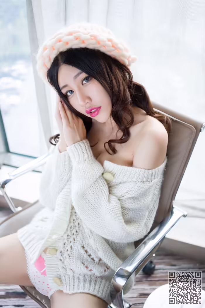 巨乳美女、美昕、叉腿