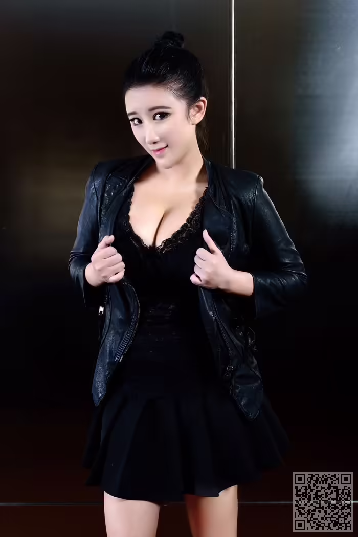 性感、嫩模、胸前大开、巨乳尽现
