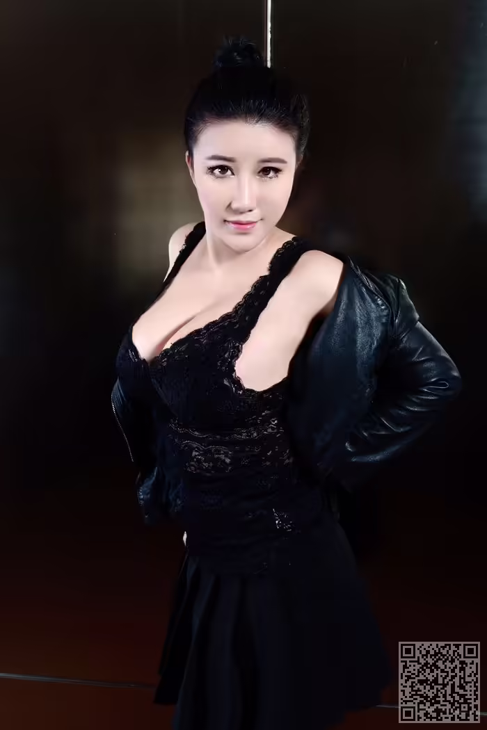 性感、嫩模、胸前大开、巨乳尽现