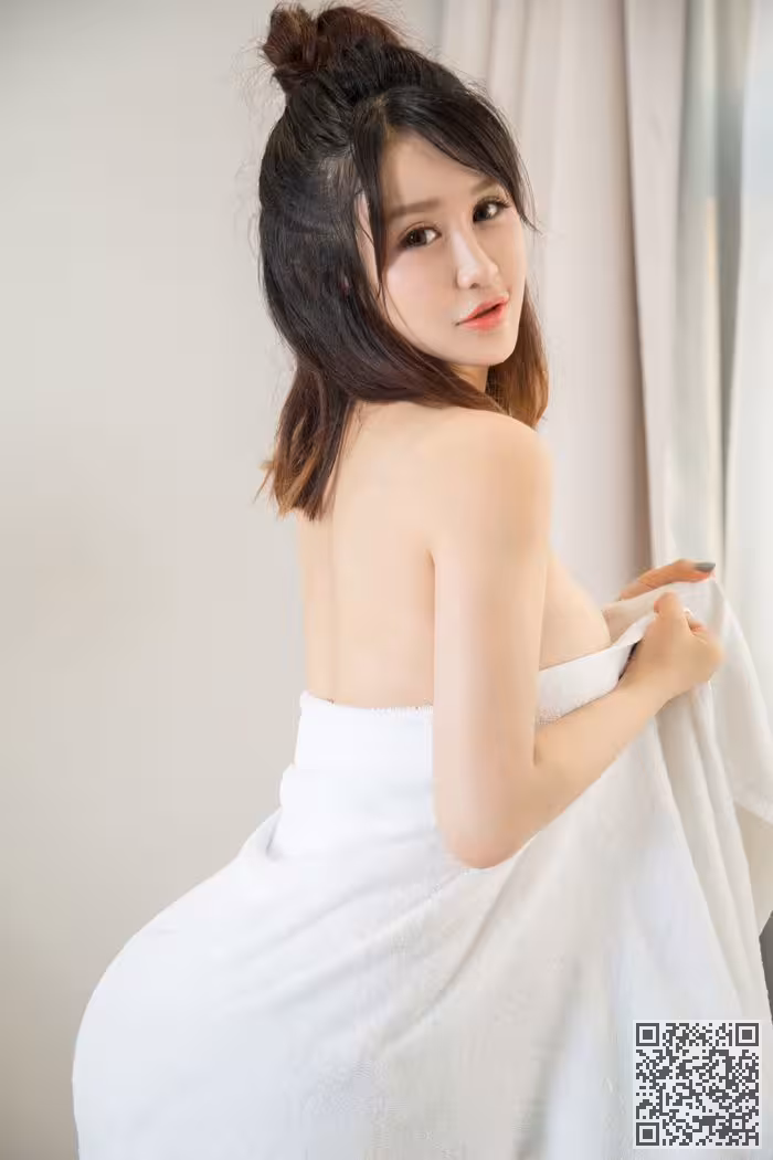 香艳妹子颜爱泽童颜巨乳激情四射