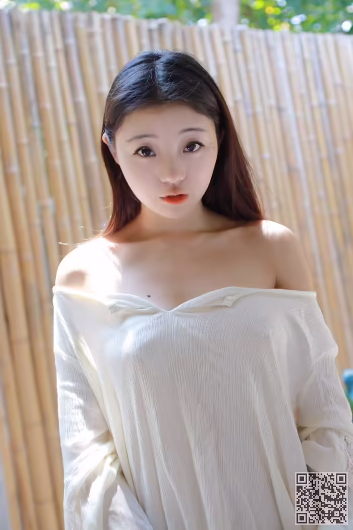 激凸、萝莉、佘贝拉、看点