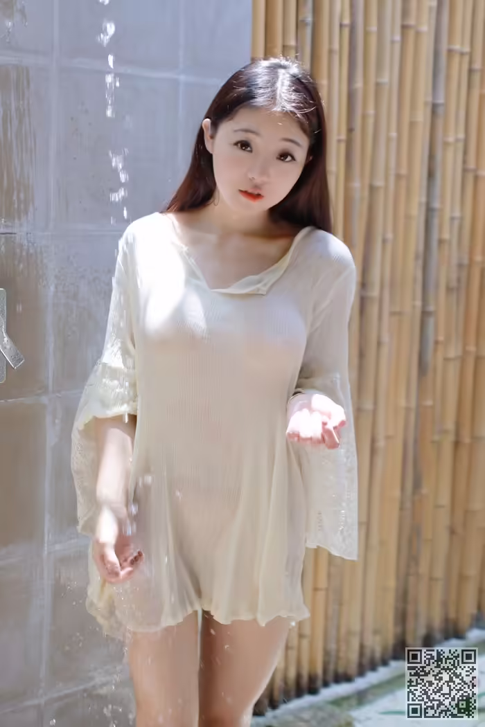 激凸、萝莉、佘贝拉、看点