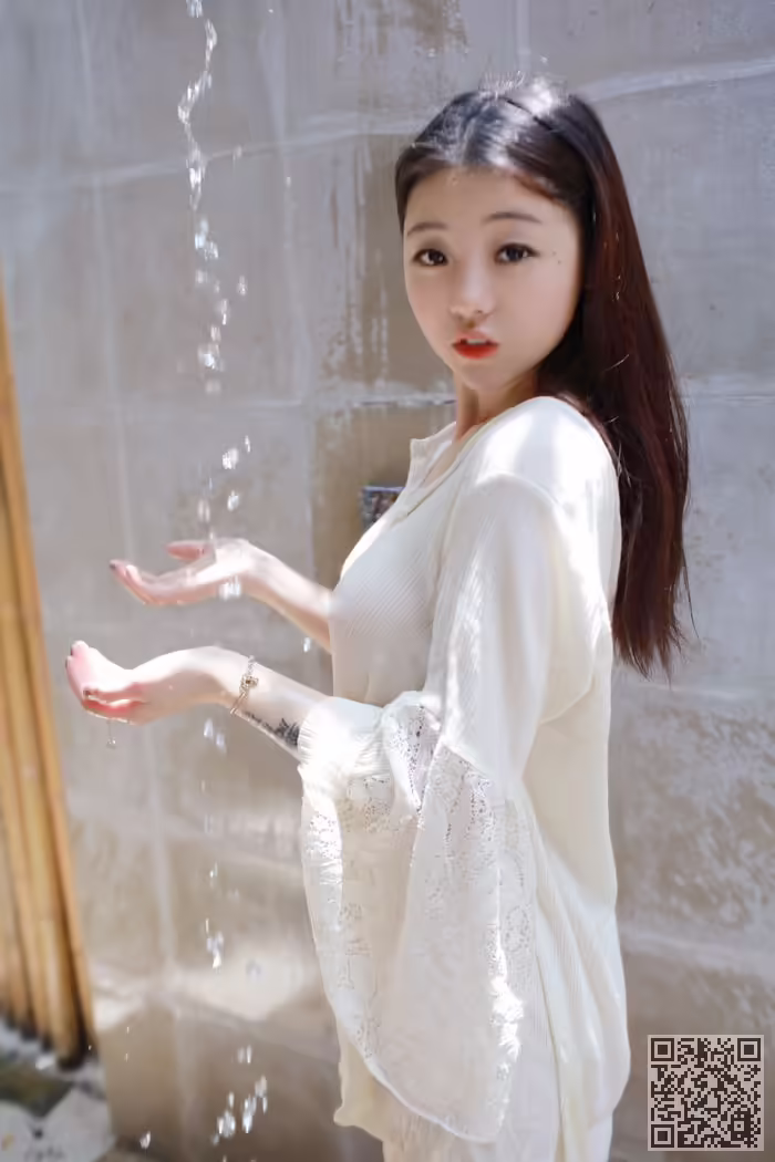 激凸、萝莉、佘贝拉、看点