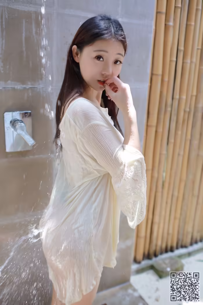激凸、萝莉、佘贝拉、看点