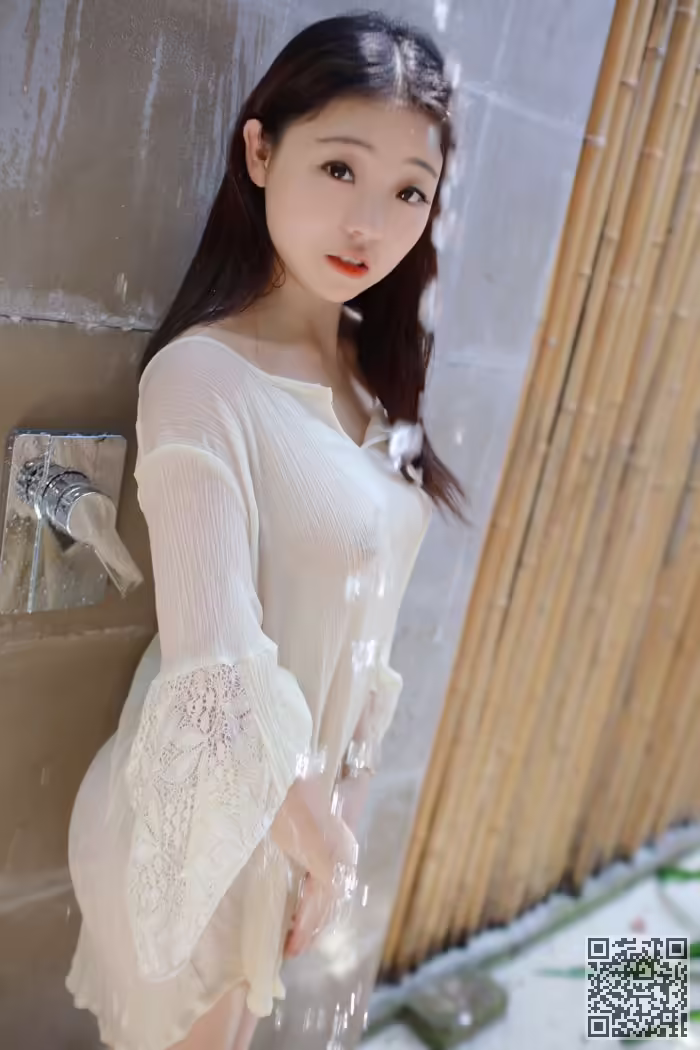 激凸、萝莉、佘贝拉、看点