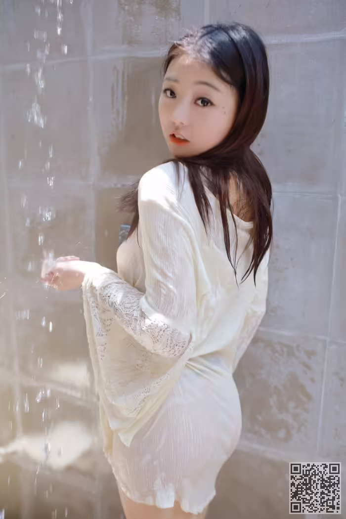 激凸、萝莉、佘贝拉、看点
