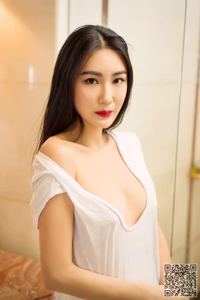 瑷妮、透视装、湿身诱惑