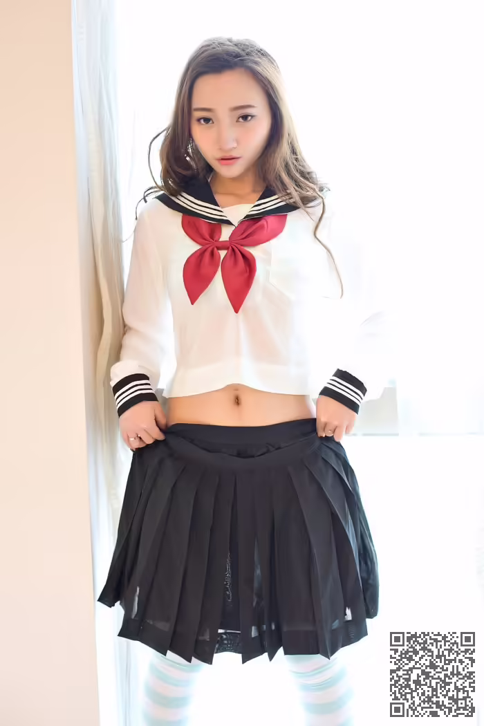 乳神、翟奥奥、制服写真、前凸后翘