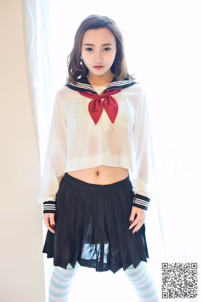 乳神、翟奥奥、制服写真、前凸后翘