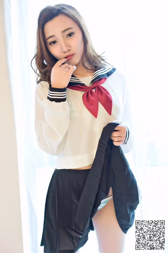 乳神、翟奥奥、制服写真、前凸后翘