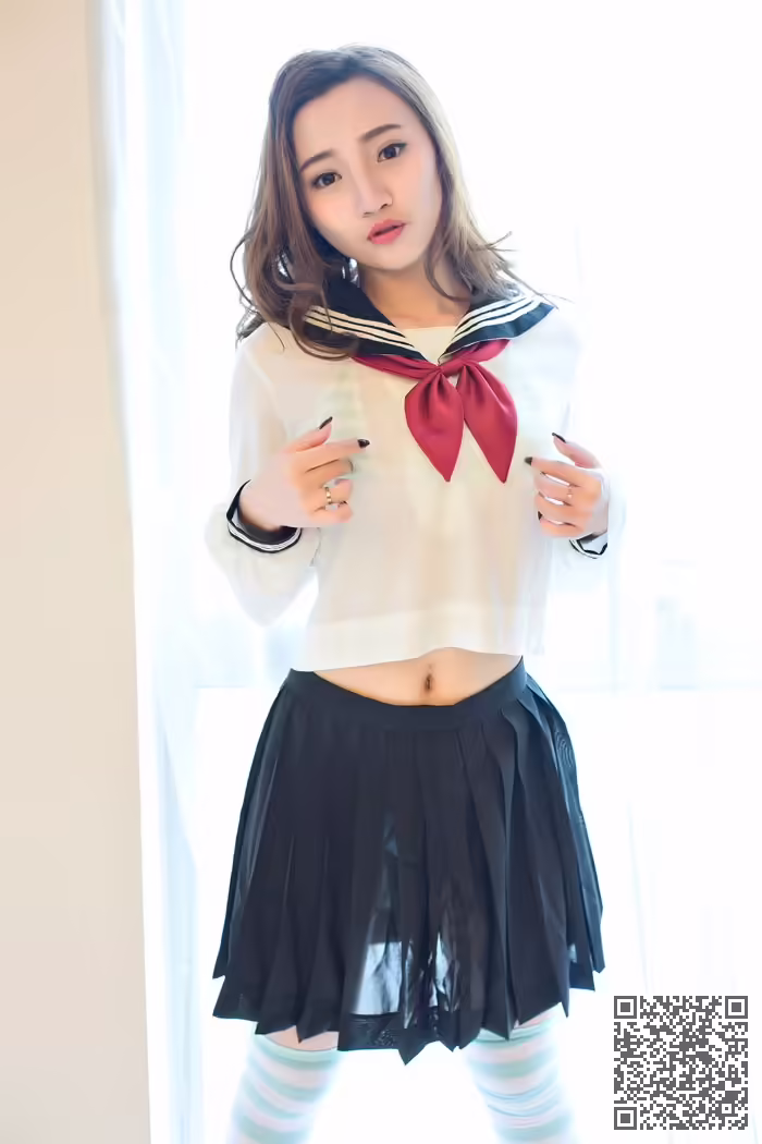 乳神、翟奥奥、制服写真、前凸后翘