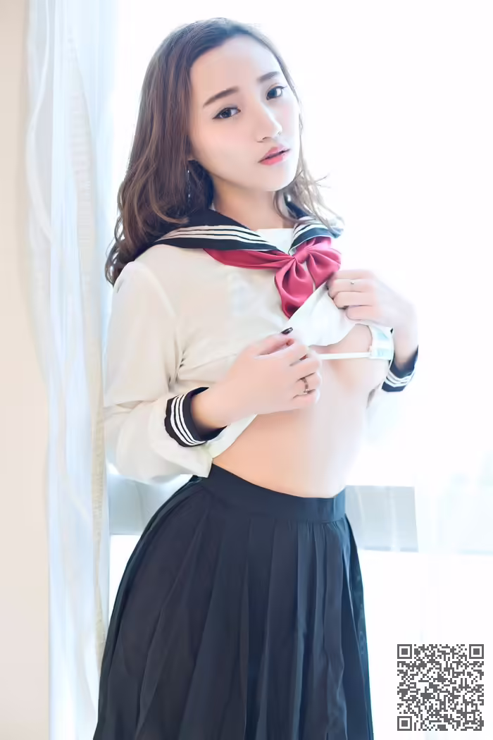 乳神、翟奥奥、制服写真、前凸后翘