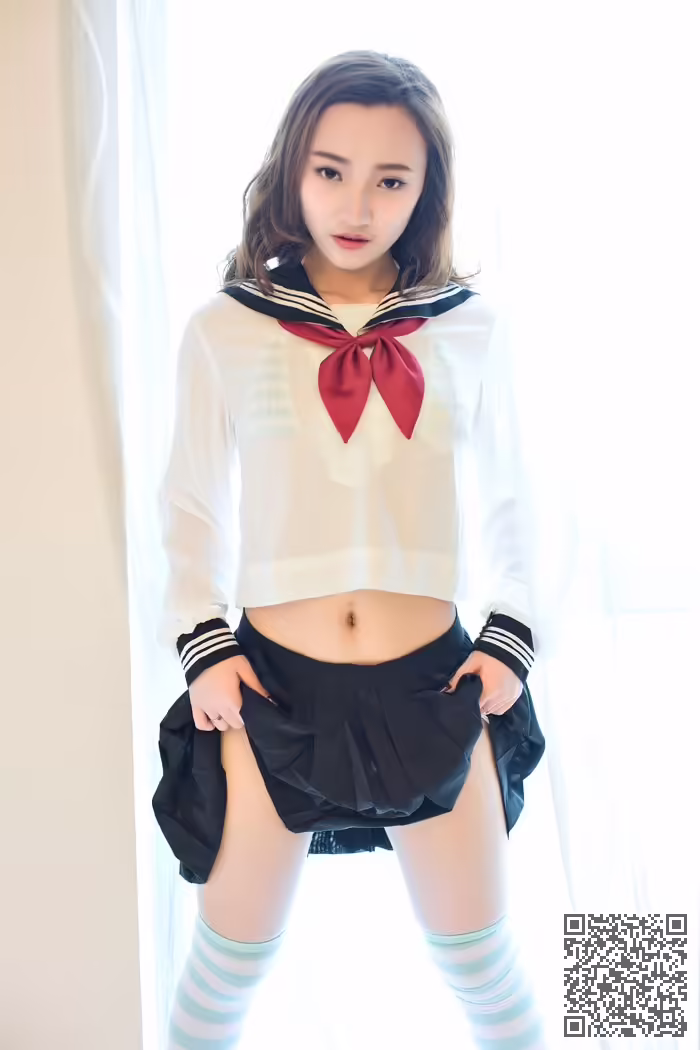 乳神、翟奥奥、制服写真、前凸后翘