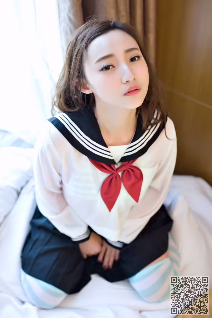 乳神、翟奥奥、制服写真、前凸后翘