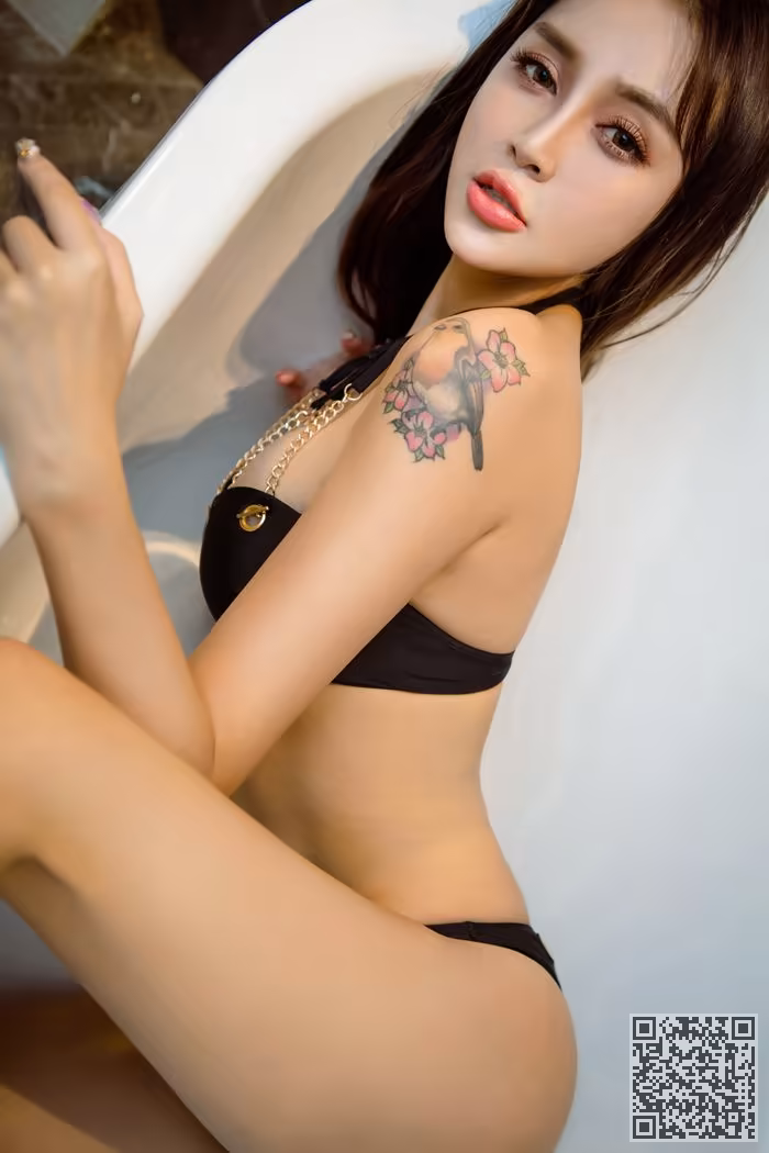 肚兜女神、朱赢、纹身