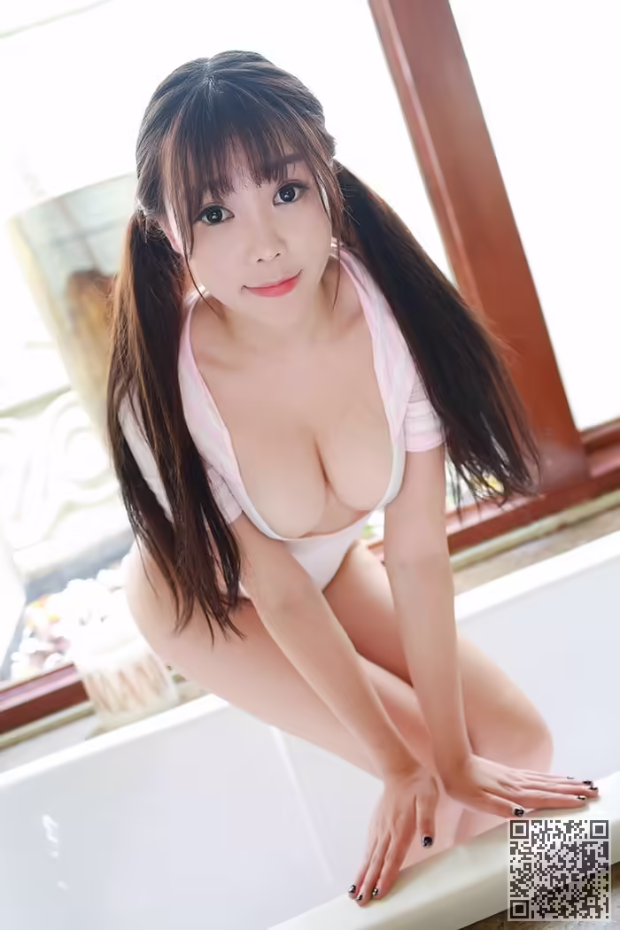 巨臀、豪乳、湿身诱惑