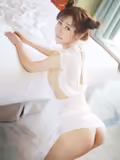迷人的气质女孩小可卢卡白色丝绸制服诱惑