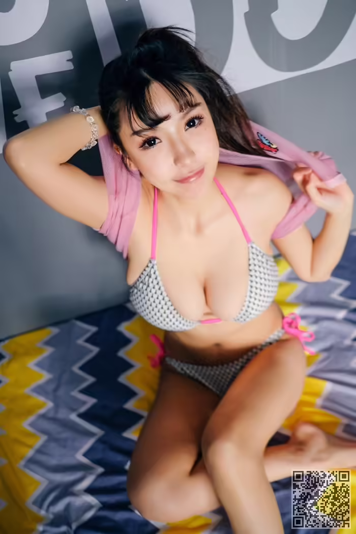 爆乳、大尺度、丁字裤