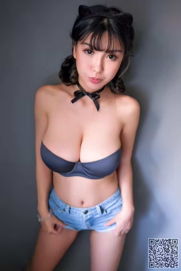 爆乳、大尺度、丁字裤