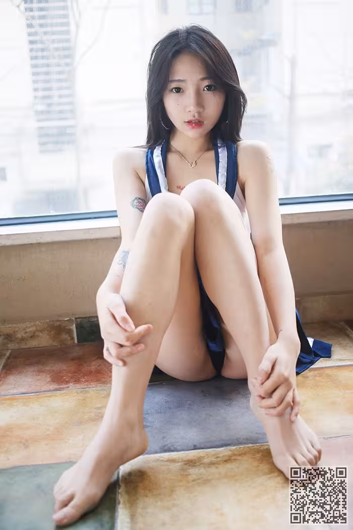 翘臀少女小月落地窗前初体验任君采撷