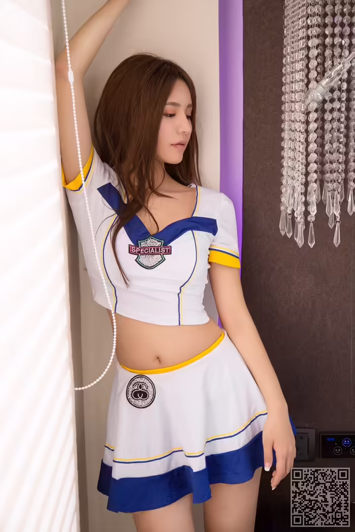 童颜、巨乳、半裸