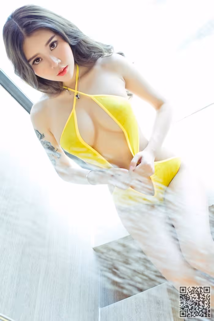 极品嫩模爱丽莎镂空旗袍妩媚十分