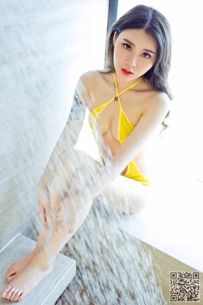 极品嫩模爱丽莎镂空旗袍妩媚十分