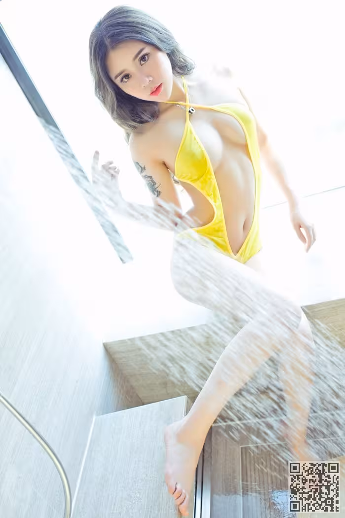 极品嫩模爱丽莎镂空旗袍妩媚十分