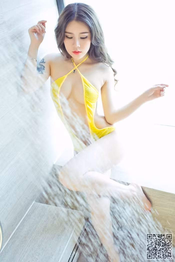 极品嫩模爱丽莎镂空旗袍妩媚十分