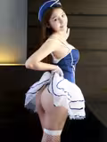 纯粹的初级kiki半裸的白色丝绸制服诱惑