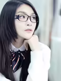 黑框眼镜美眉的冥想