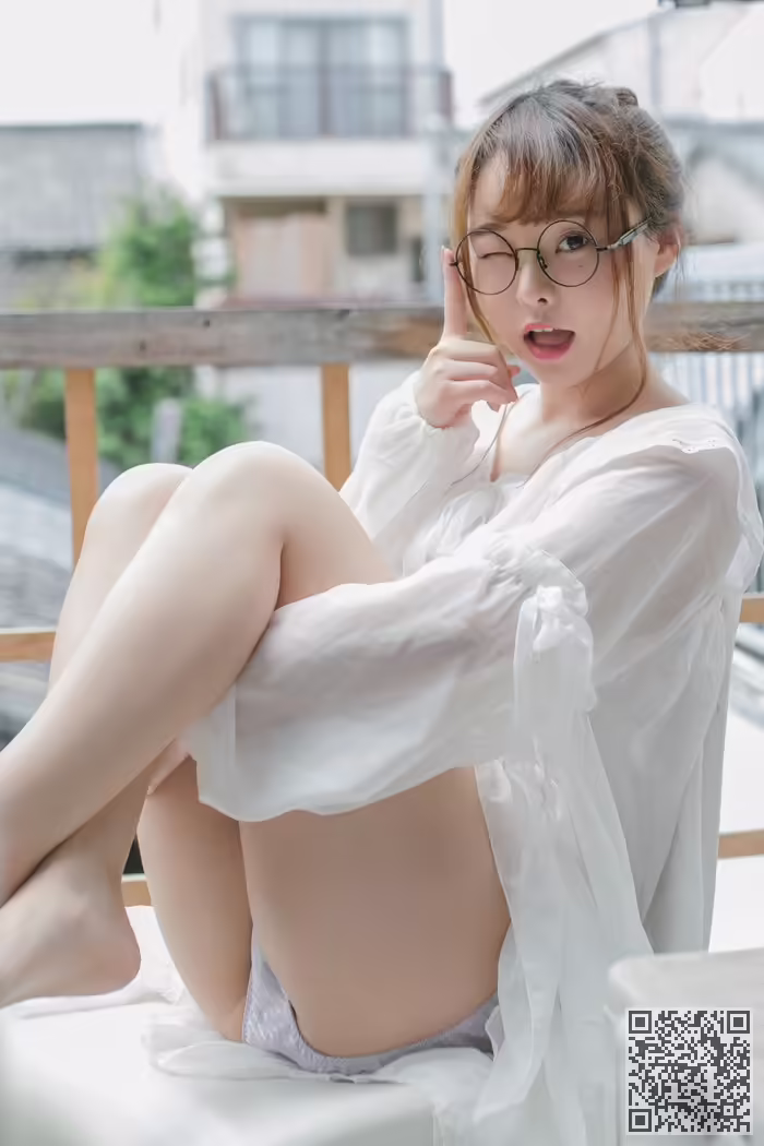 童颜、巨乳、柳侑绮