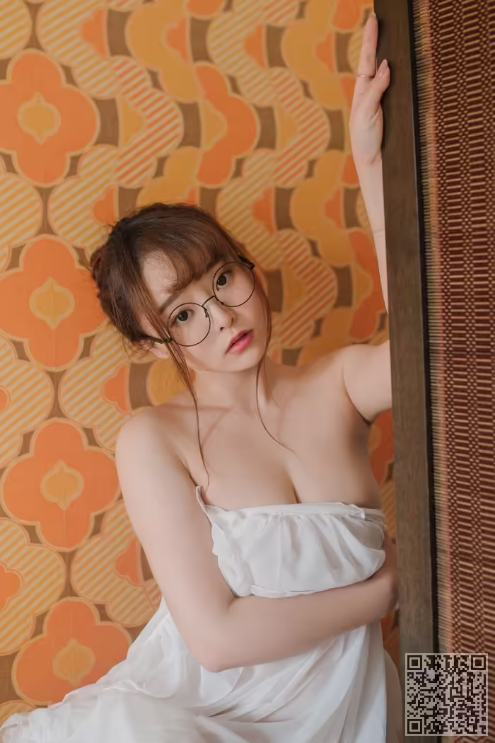 童颜、巨乳、柳侑绮