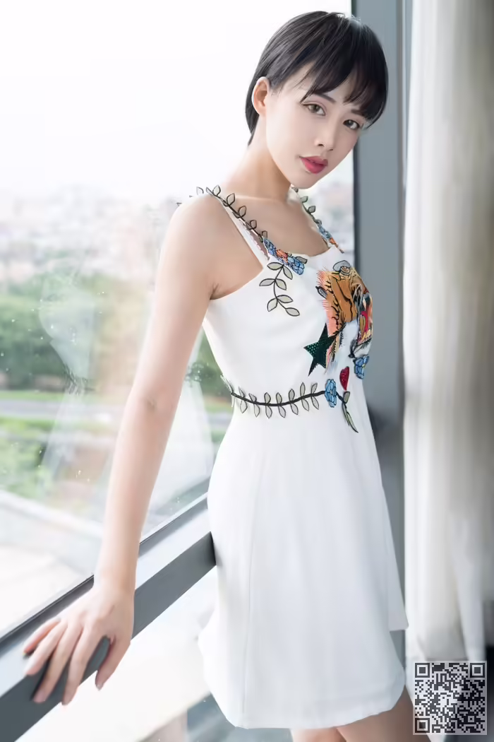 巨乳、嫩模、欲罢不能