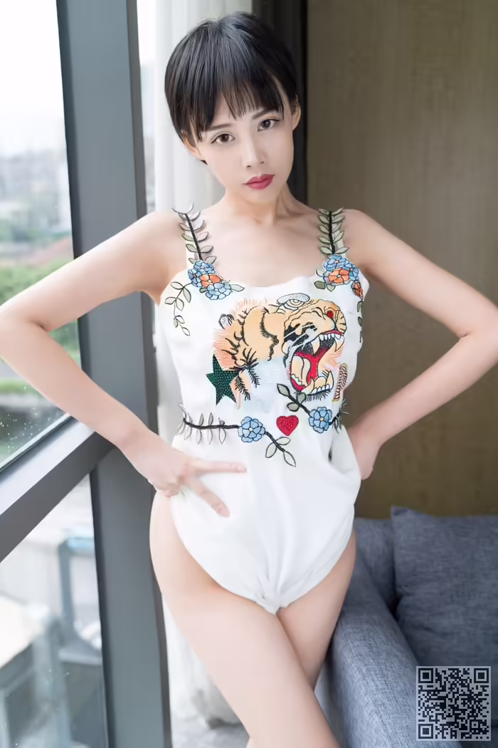 巨乳、嫩模、欲罢不能