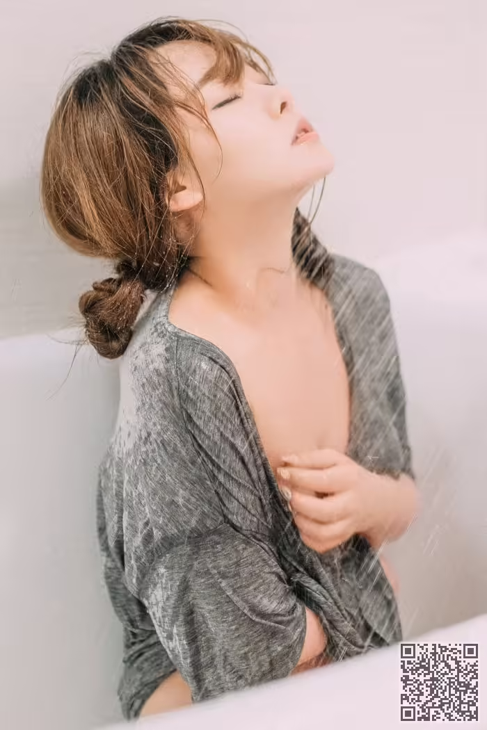 人妻、柳侑绮、湿身