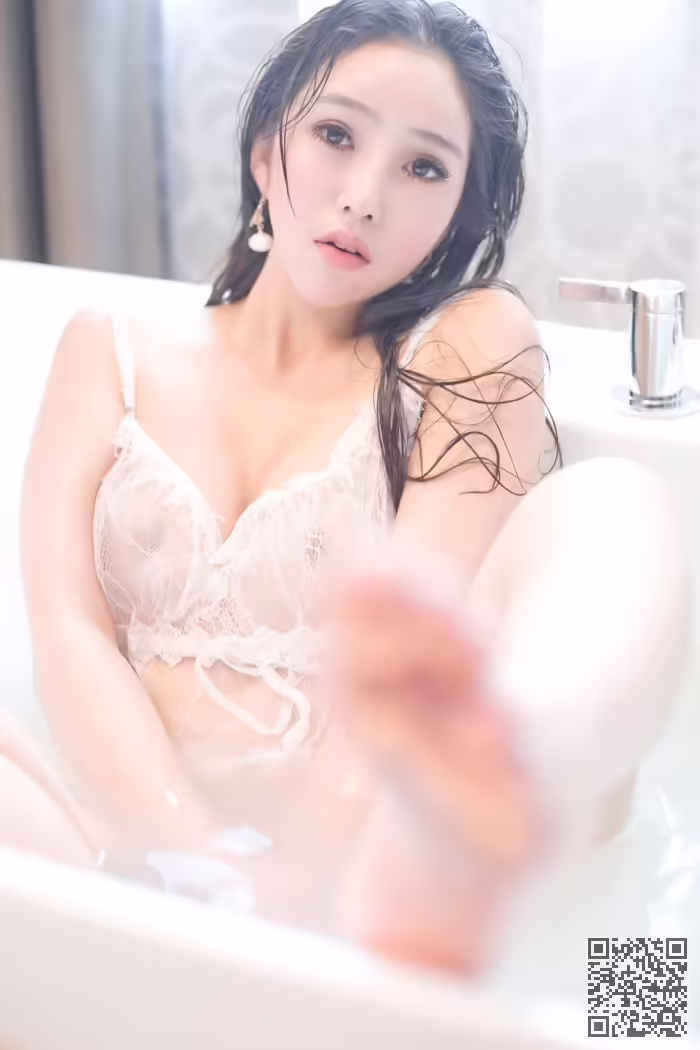 大胸妹、艾弥、丰乳肥臀