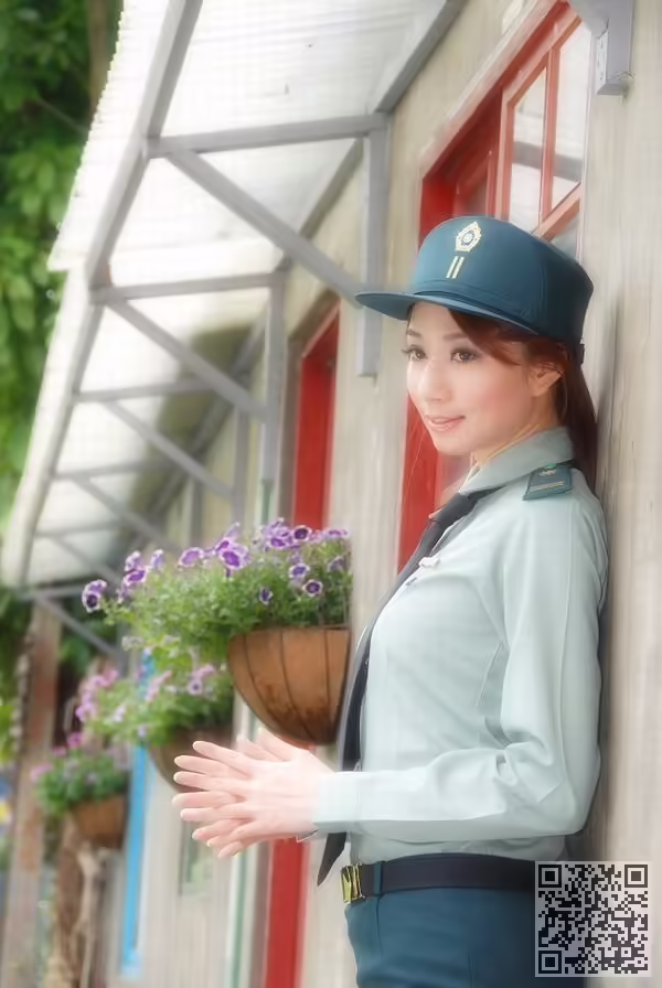 美女警官