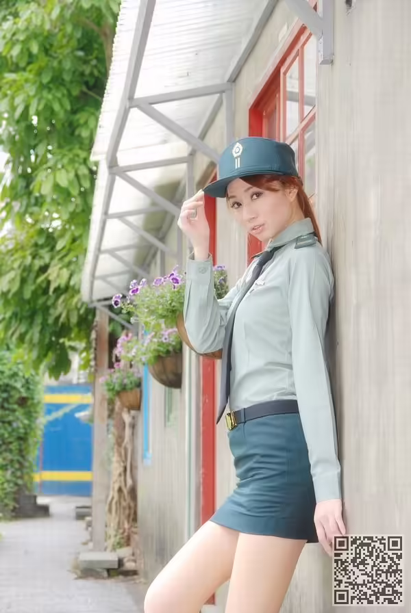美女警官