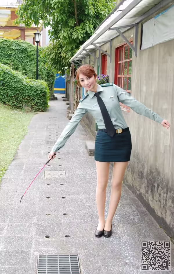 美女警官