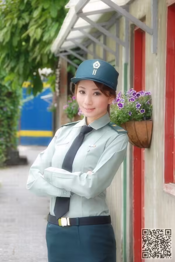 美女警官