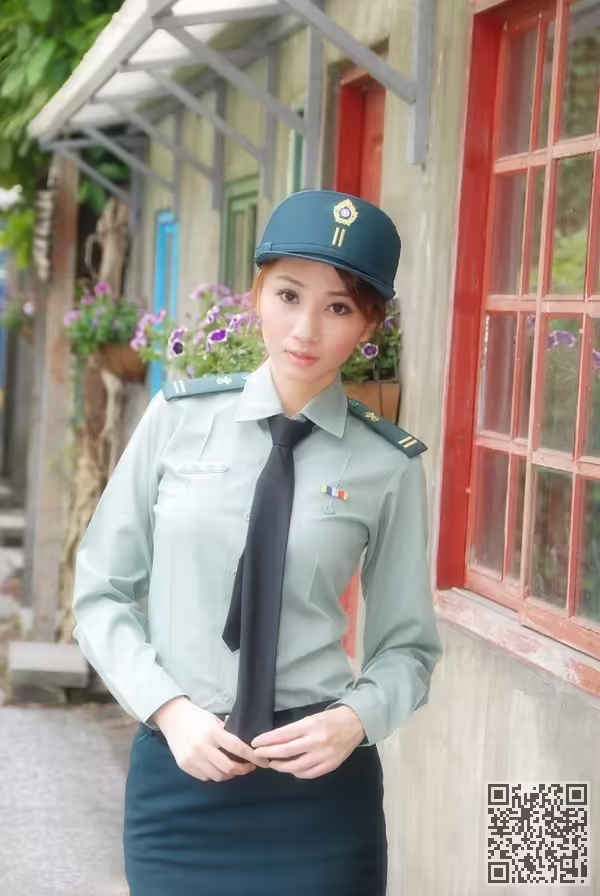 美女警官