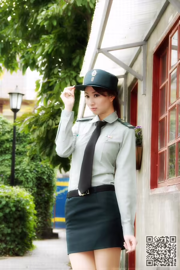 美女警官