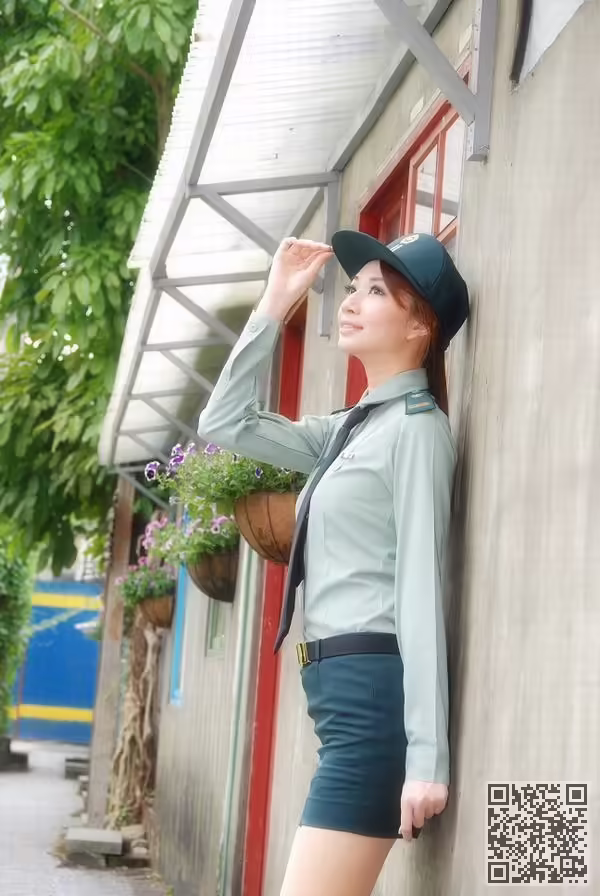 美女警官