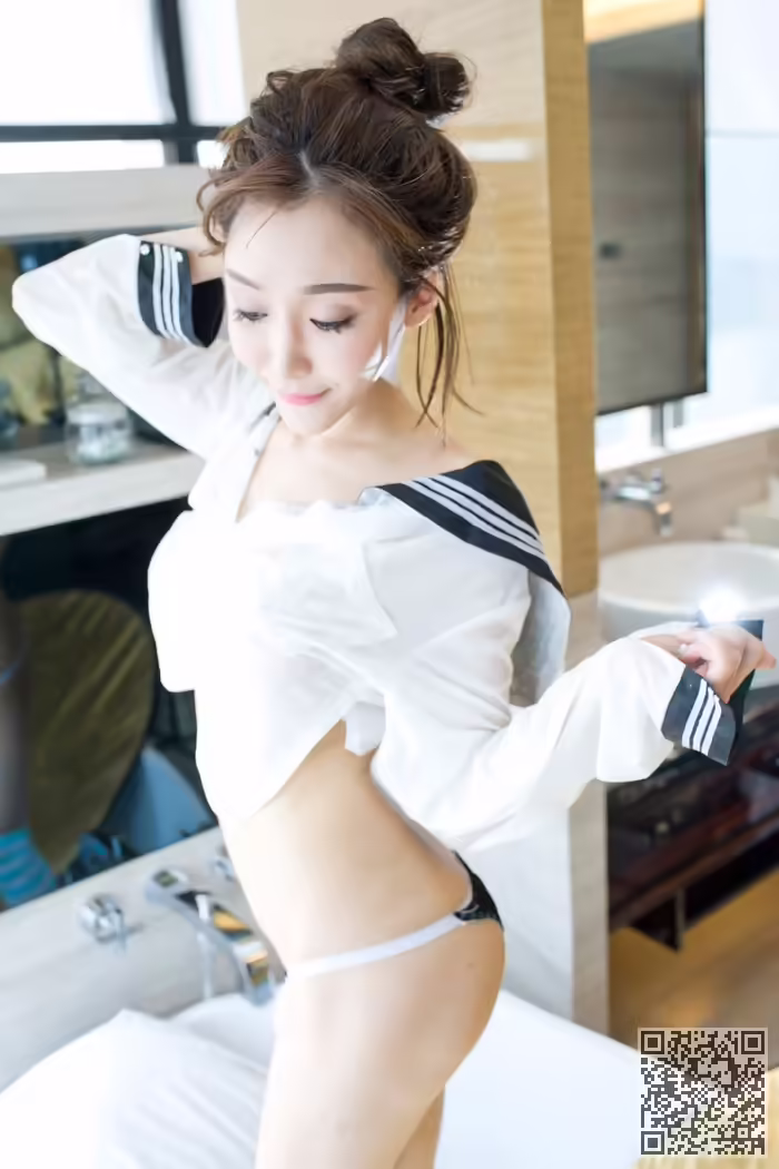 学生妹、顾灿、制服、湿身、美乳